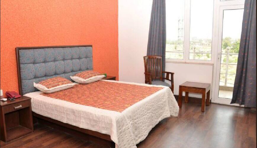 Glen Thirty Guest House, Gurgaon 4
